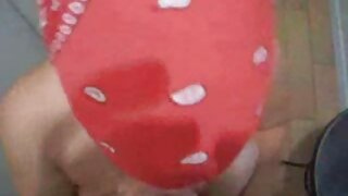 Zračna brineta djevojka se igra sama porno seks klipovi sa sobom