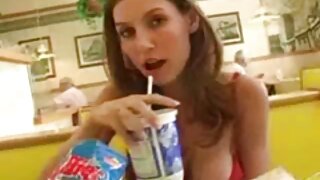 Preslatka plavokosa djevojka Darien Ross igra se sa svojom omiljenom igračkom xxxl porno filmovi